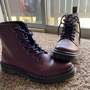 Wine dr. Martens